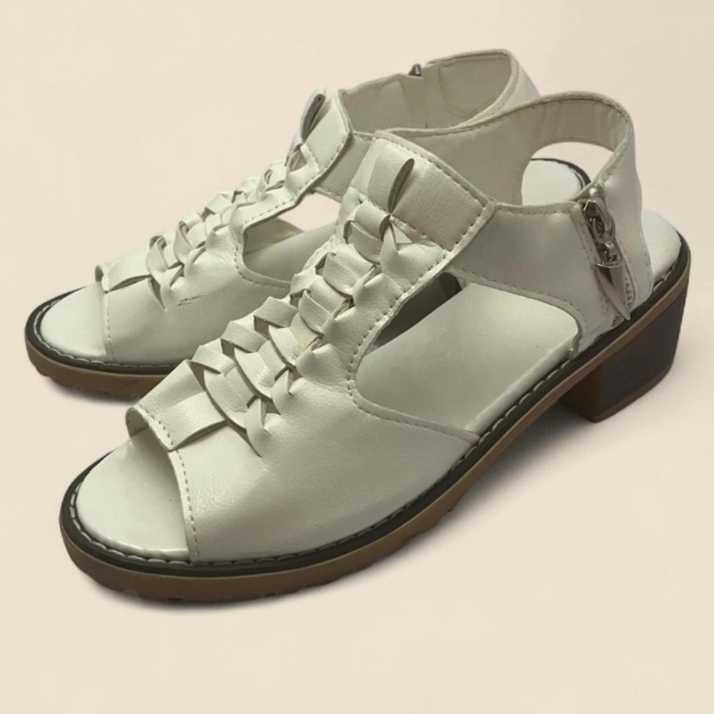 White leather shoes US women’s size 8.5